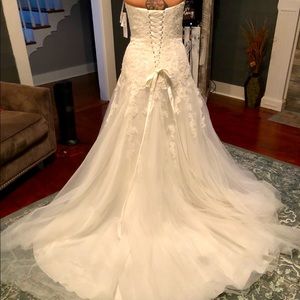 NWT! Strapless Tulle Wedding Dress w/ Beaded Lace